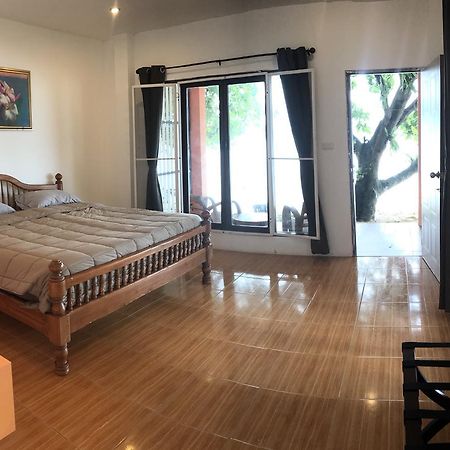 Hôtel Paradise Beachfront Bungalows à Ko Kradan Extérieur photo
