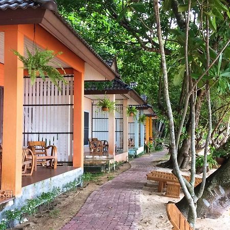 Hôtel Paradise Beachfront Bungalows à Ko Kradan Extérieur photo