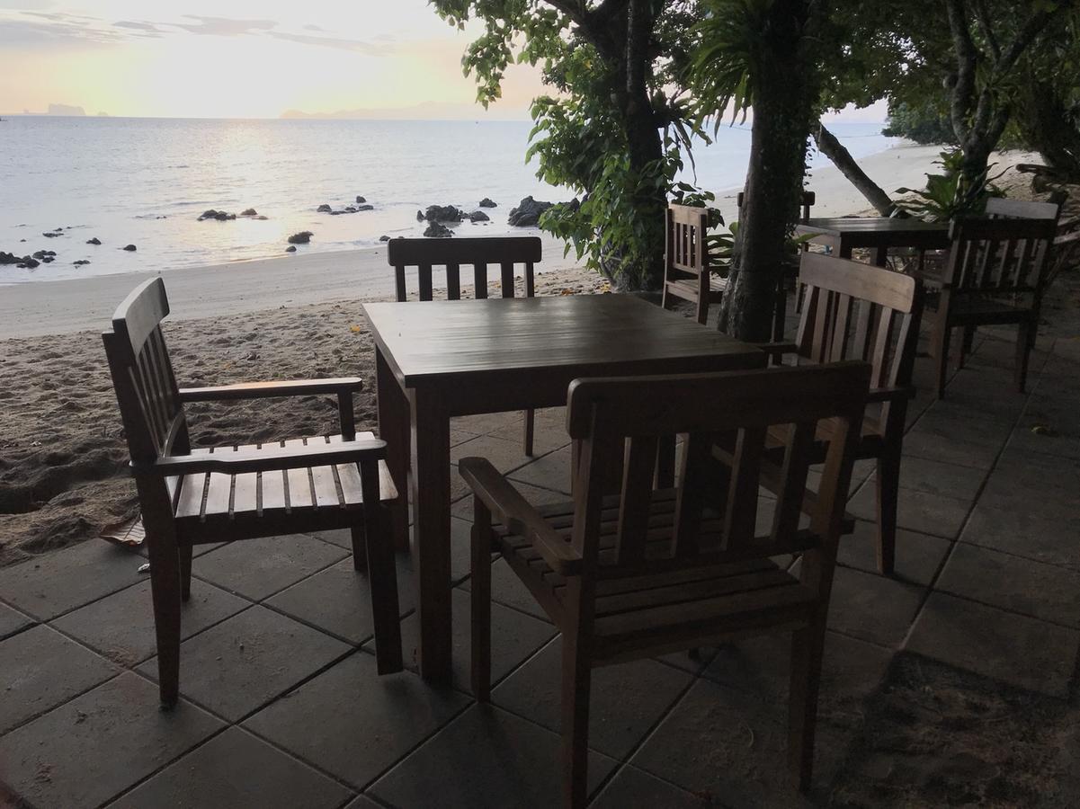 Hôtel Paradise Beachfront Bungalows à Ko Kradan Extérieur photo